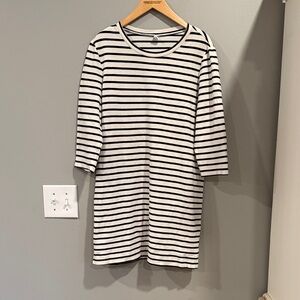 Old Navy Black and White Striped 3/4 Sleeve Dress